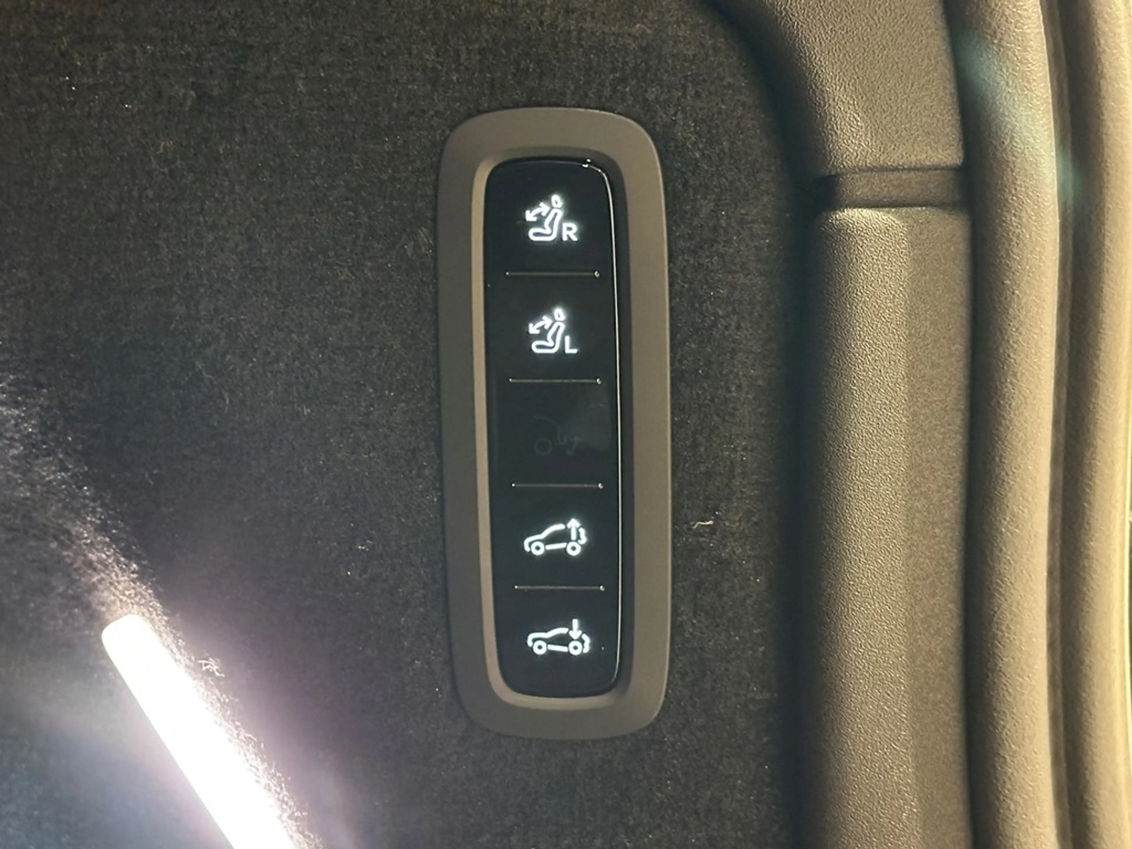 Volvo EX90 Recharge Twin Motor Ultra + LUCHTVERING/B&W — photo 13