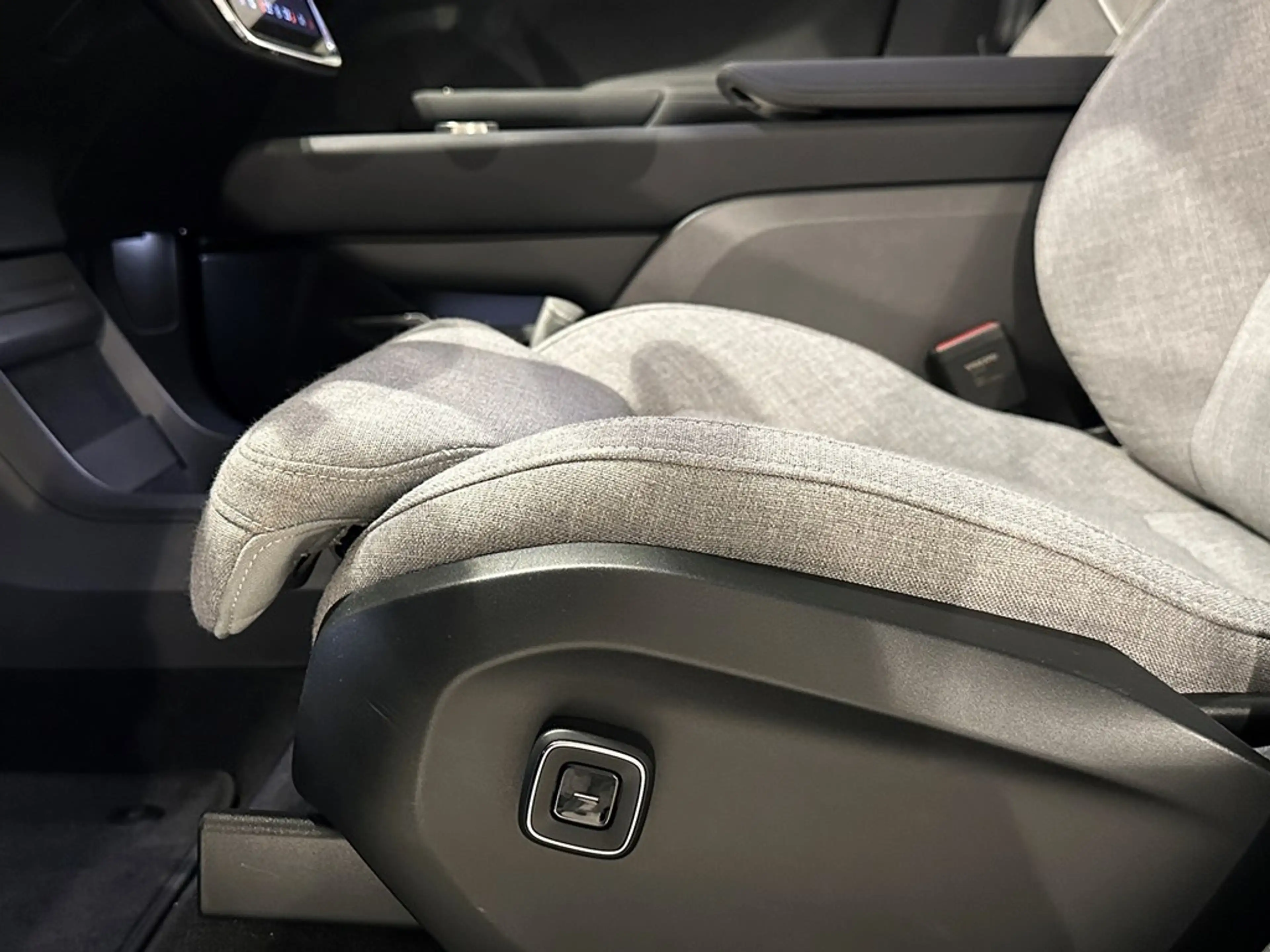 Volvo EX90 Recharge Twin Motor Ultra + LUCHTVERING/B&W — photo 6