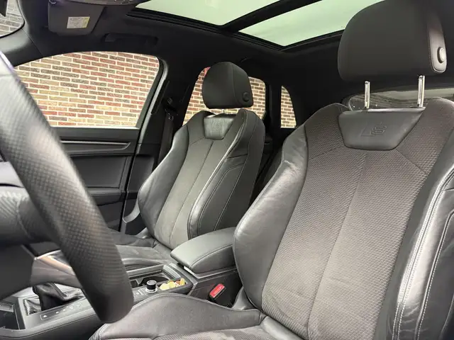 Audi Q3 view 14