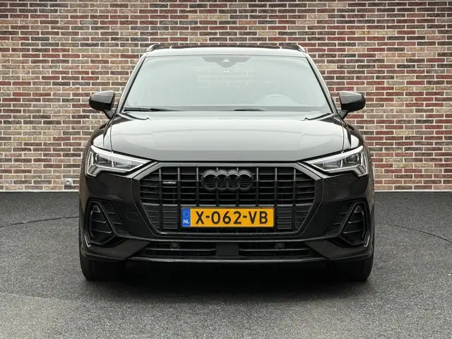 Audi Q3 view 5
