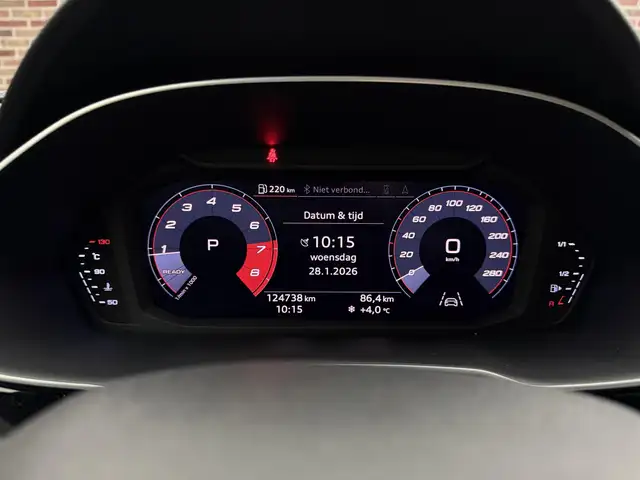 Audi Q3 view 12