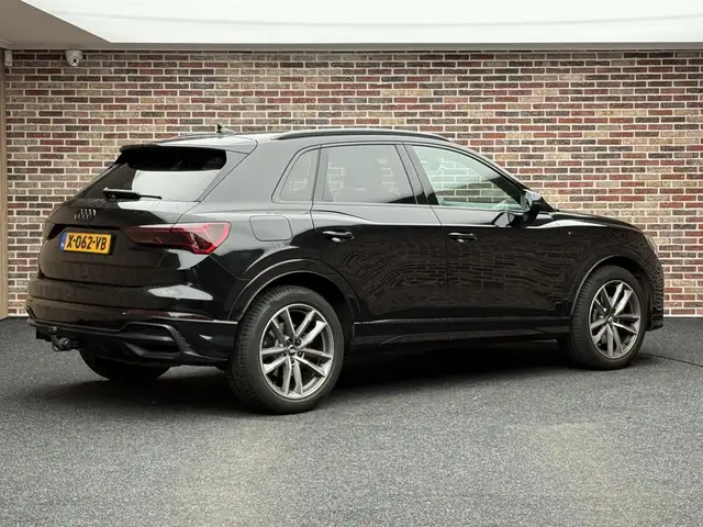 Audi Q3 view 2