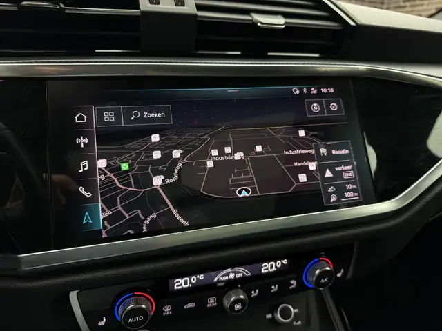 Audi Q3 view 15