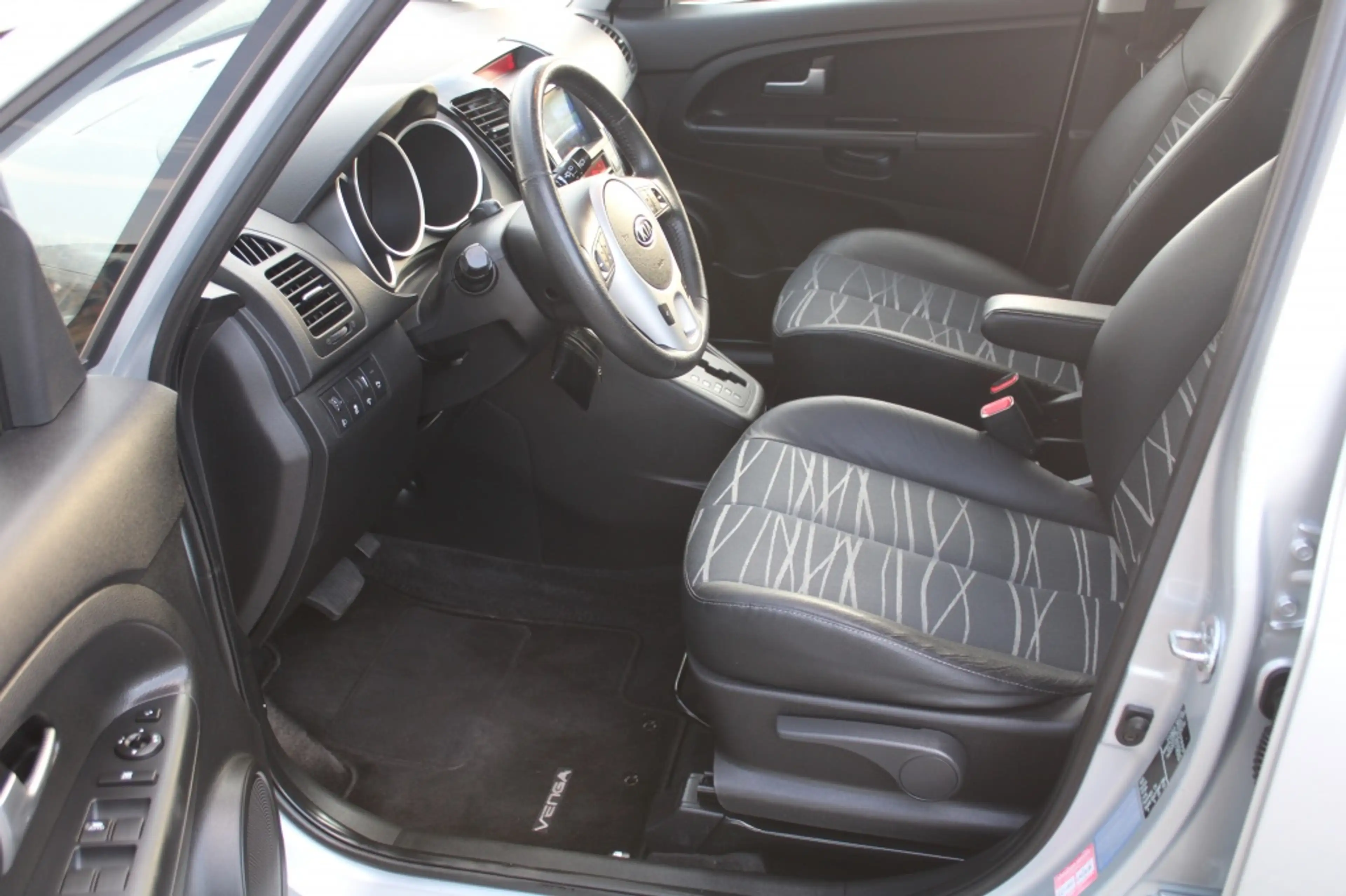 Kia Venga 1.6 CVVT X-tra — photo 9