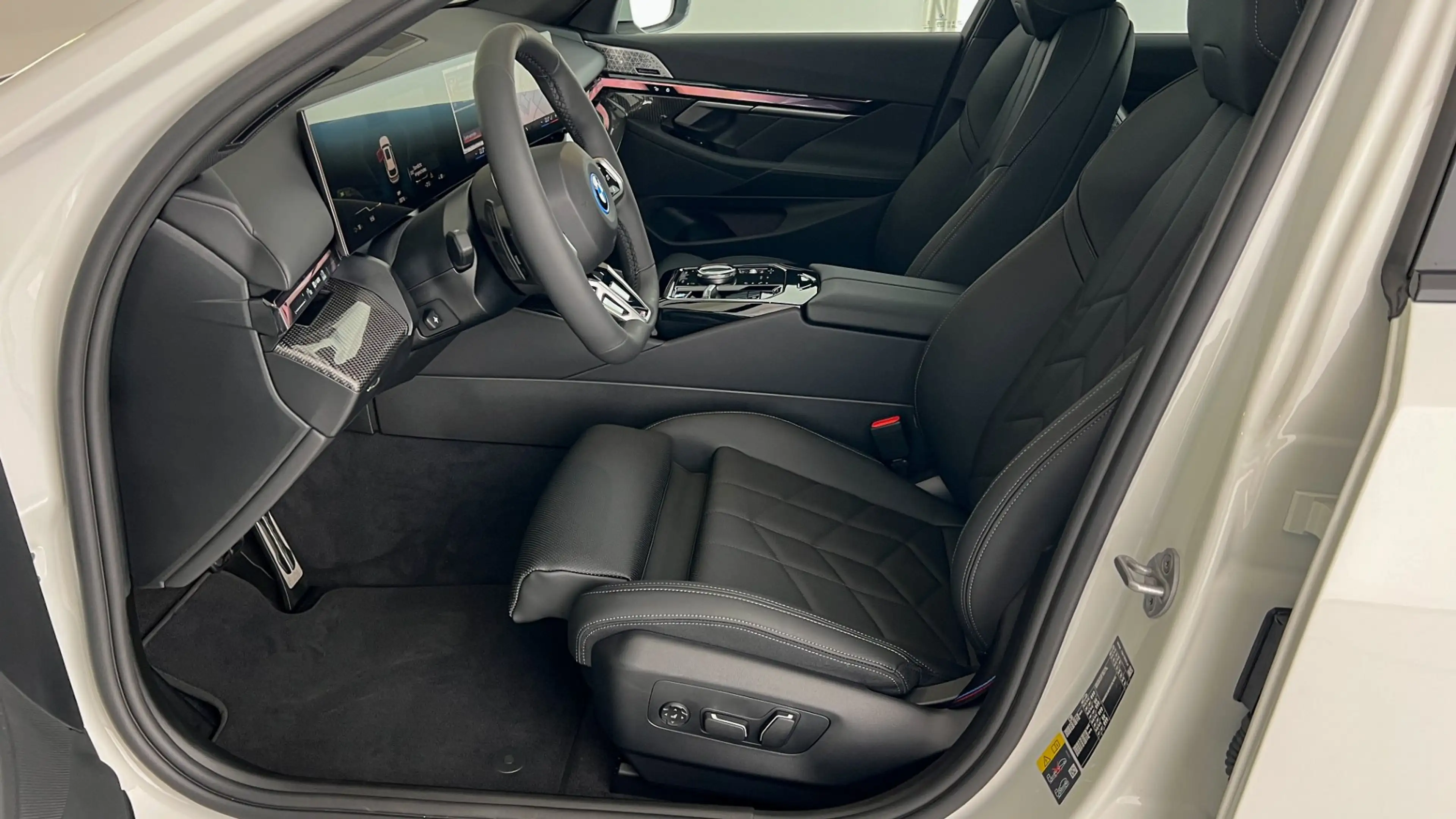 BMW i5 xDrive40 83,9kWh — photo 14