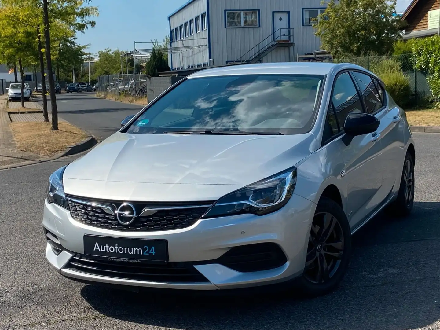 Opel Astra K Lim. Design & Tech Start/Stop*Navi*RFK* Silber - 1