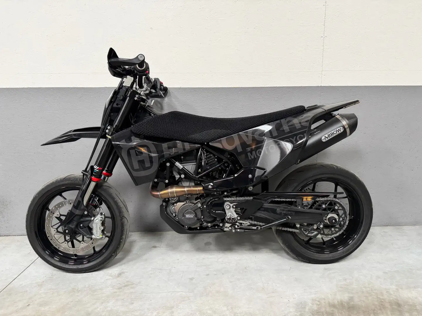 Husqvarna 701 Supermoto Nieuwstaat 1ste eigenaar Negru - 1