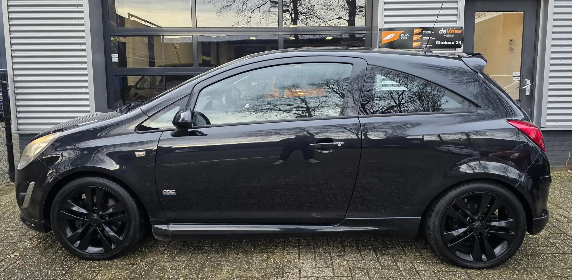 Opel Corsa 1.6-16V Turbo OPC Line **CLIMA-150PK-APK** Zwart - 2