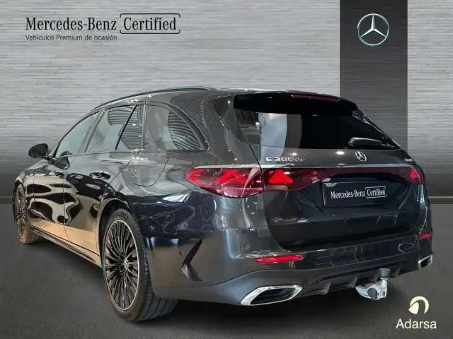 Mercedes-Benz E-Class view 4