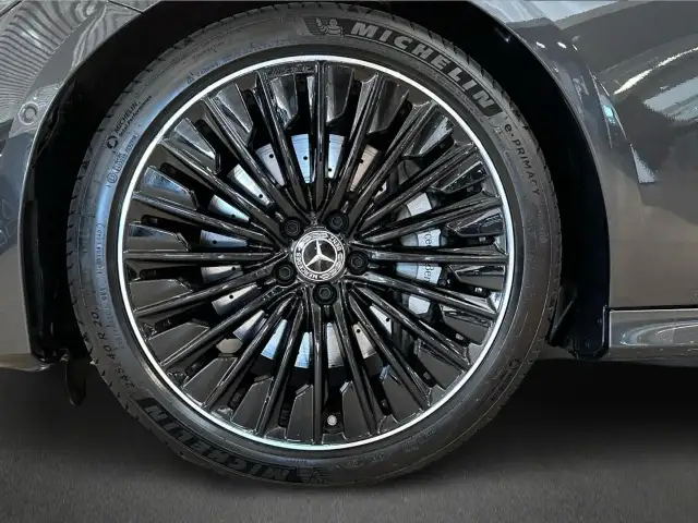 Mercedes-Benz E-Class view 5