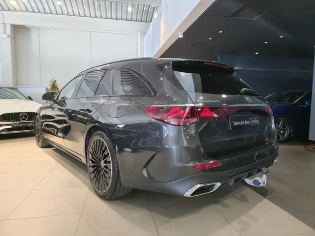 Mercedes-Benz E-Class view 9