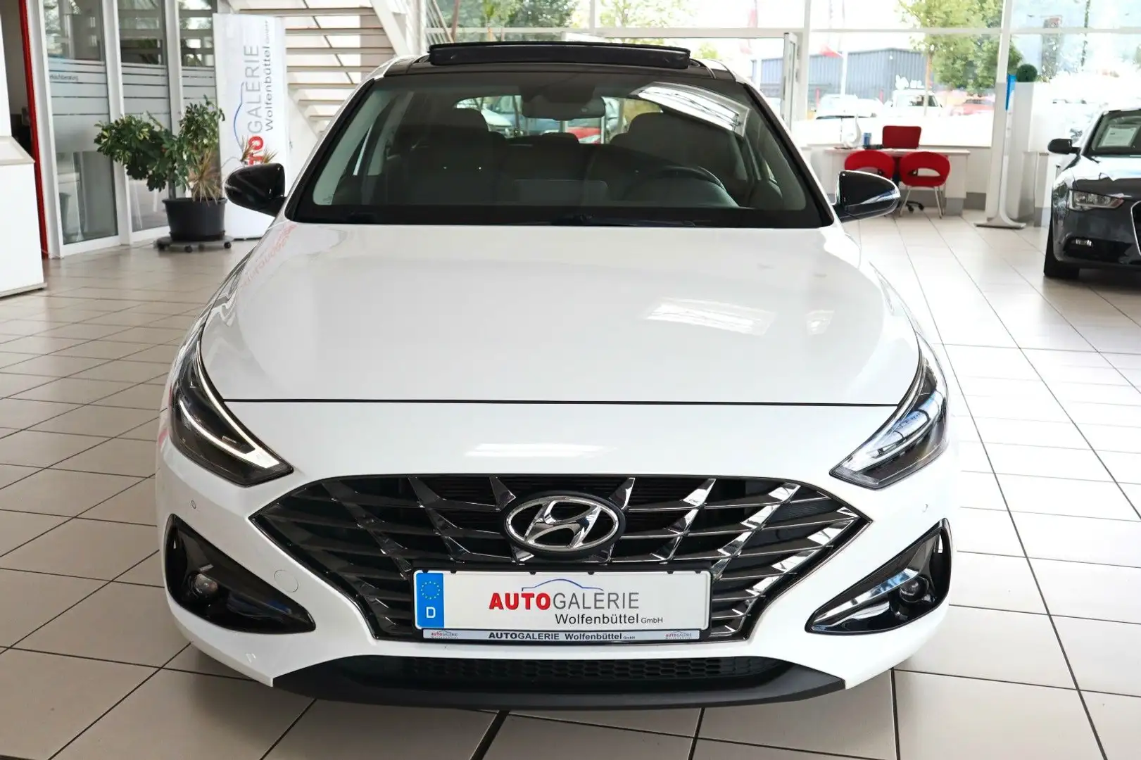 Hyundai i30 Intro Edition Mild-Hybrid Pano LED Kamera Weiß - 2
