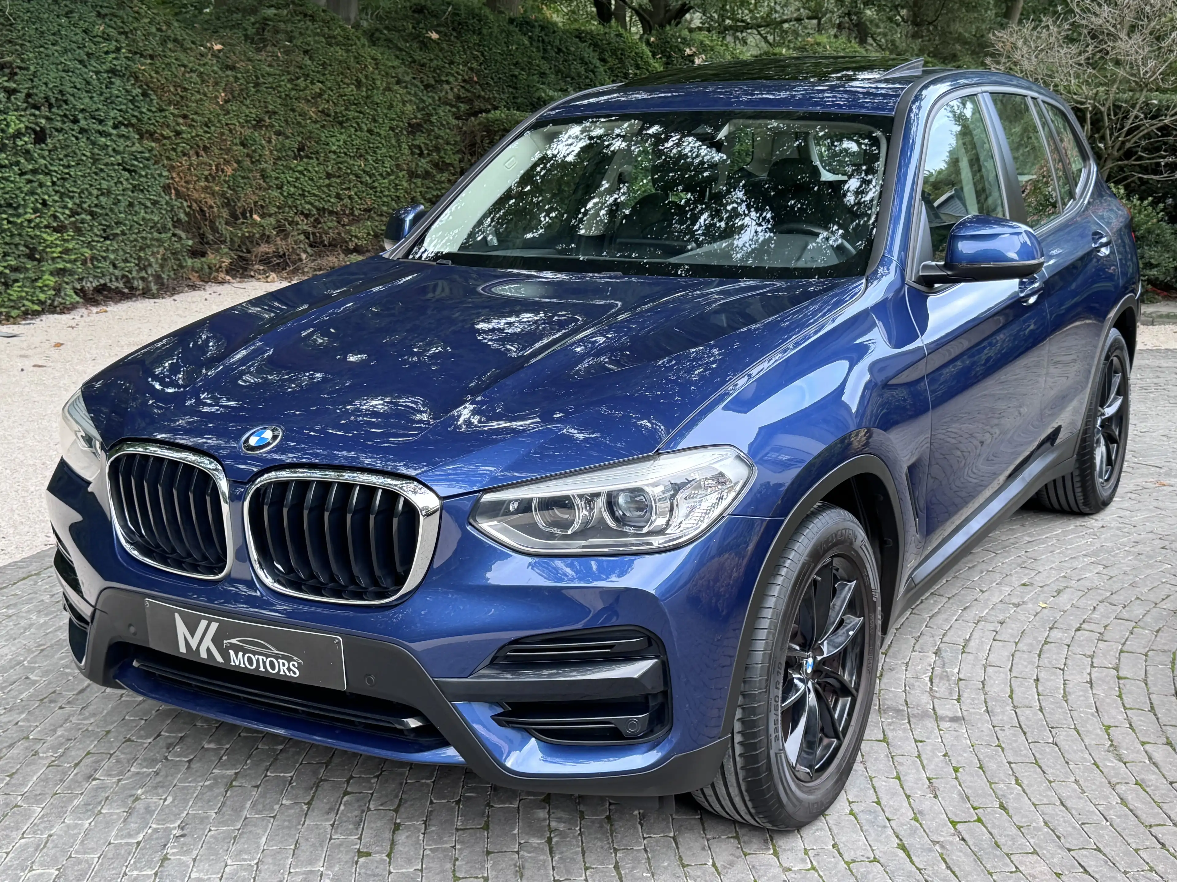 BMW X3 xDrive20i • Pano • Keyless • LED • Lane Assist • S — photo 4