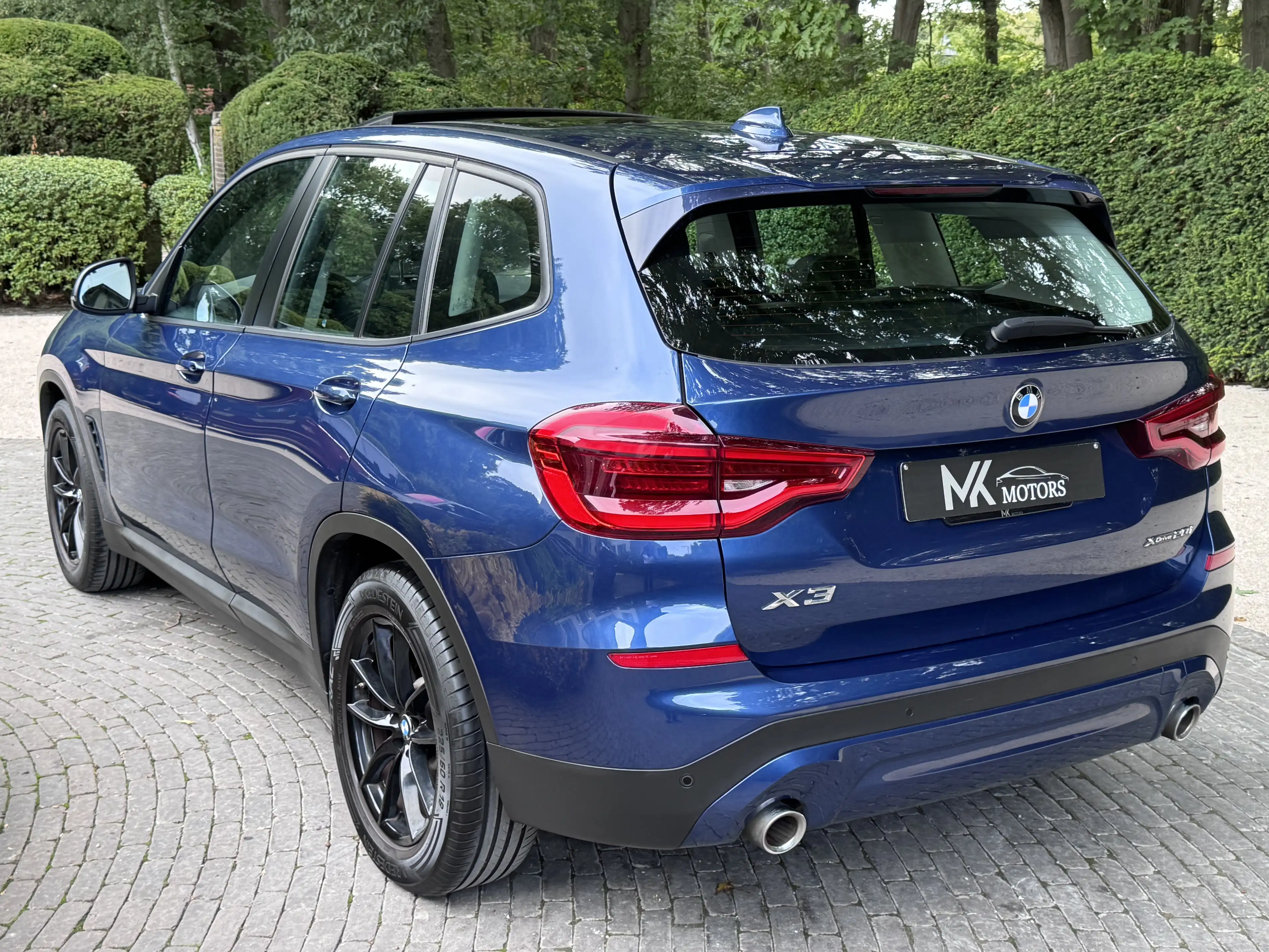 BMW X3 xDrive20i • Pano • Keyless • LED • Lane Assist • S — photo 7