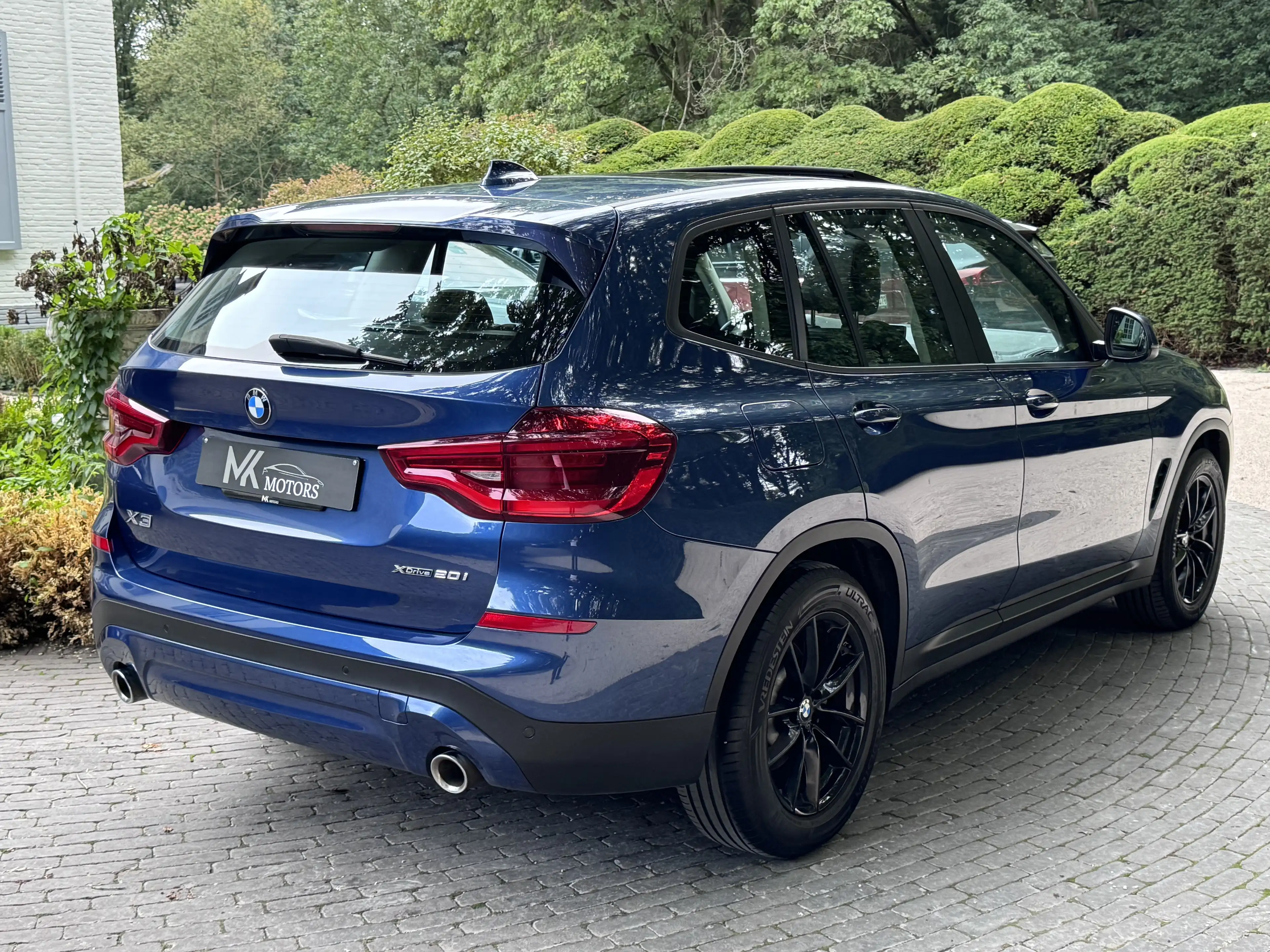 BMW X3 xDrive20i • Pano • Keyless • LED • Lane Assist • S — photo 10