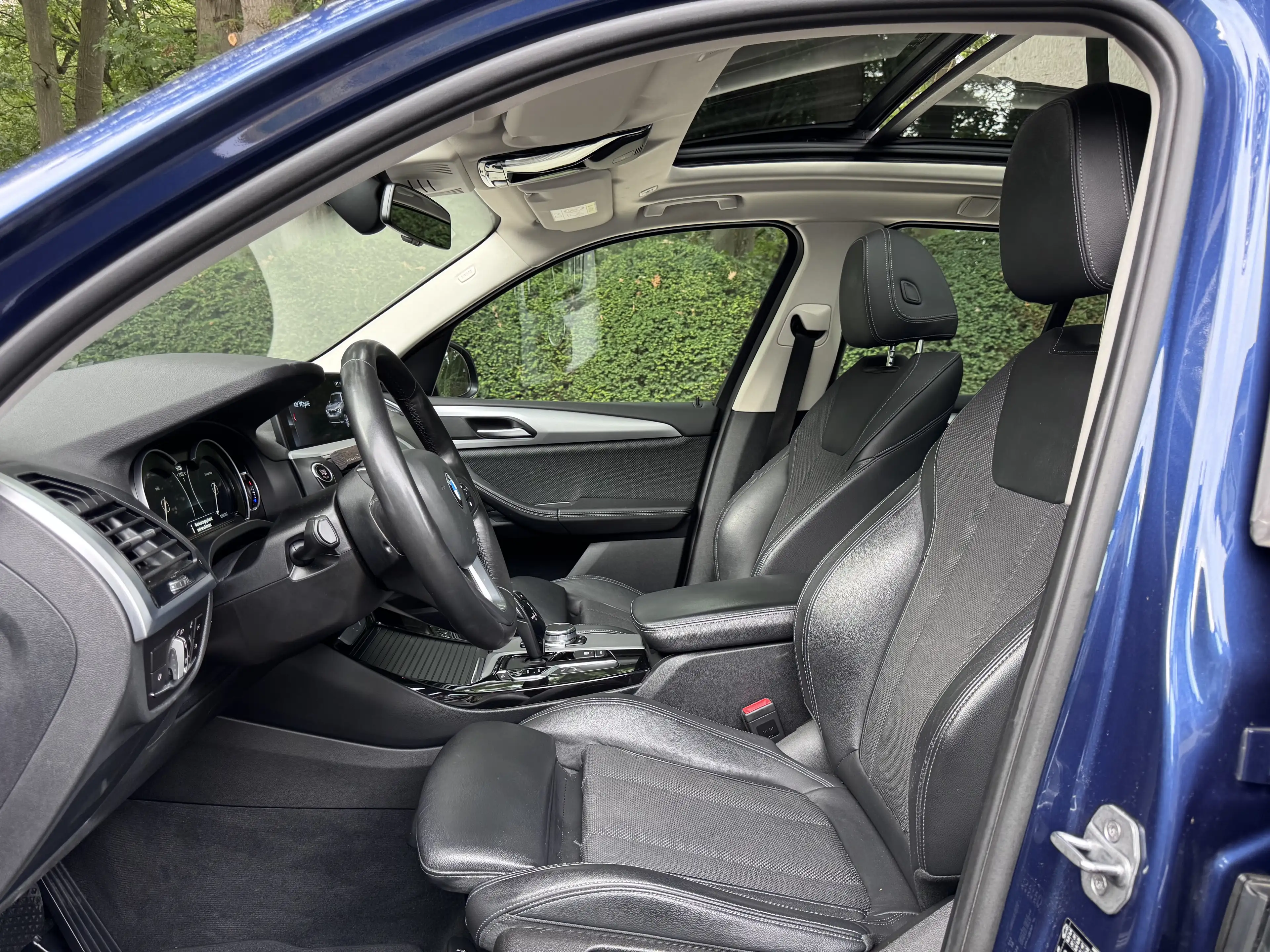 BMW X3 xDrive20i • Pano • Keyless • LED • Lane Assist • S — photo 15