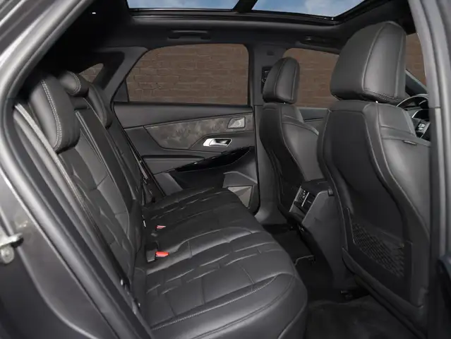 DS Automobiles DS 7 view 12