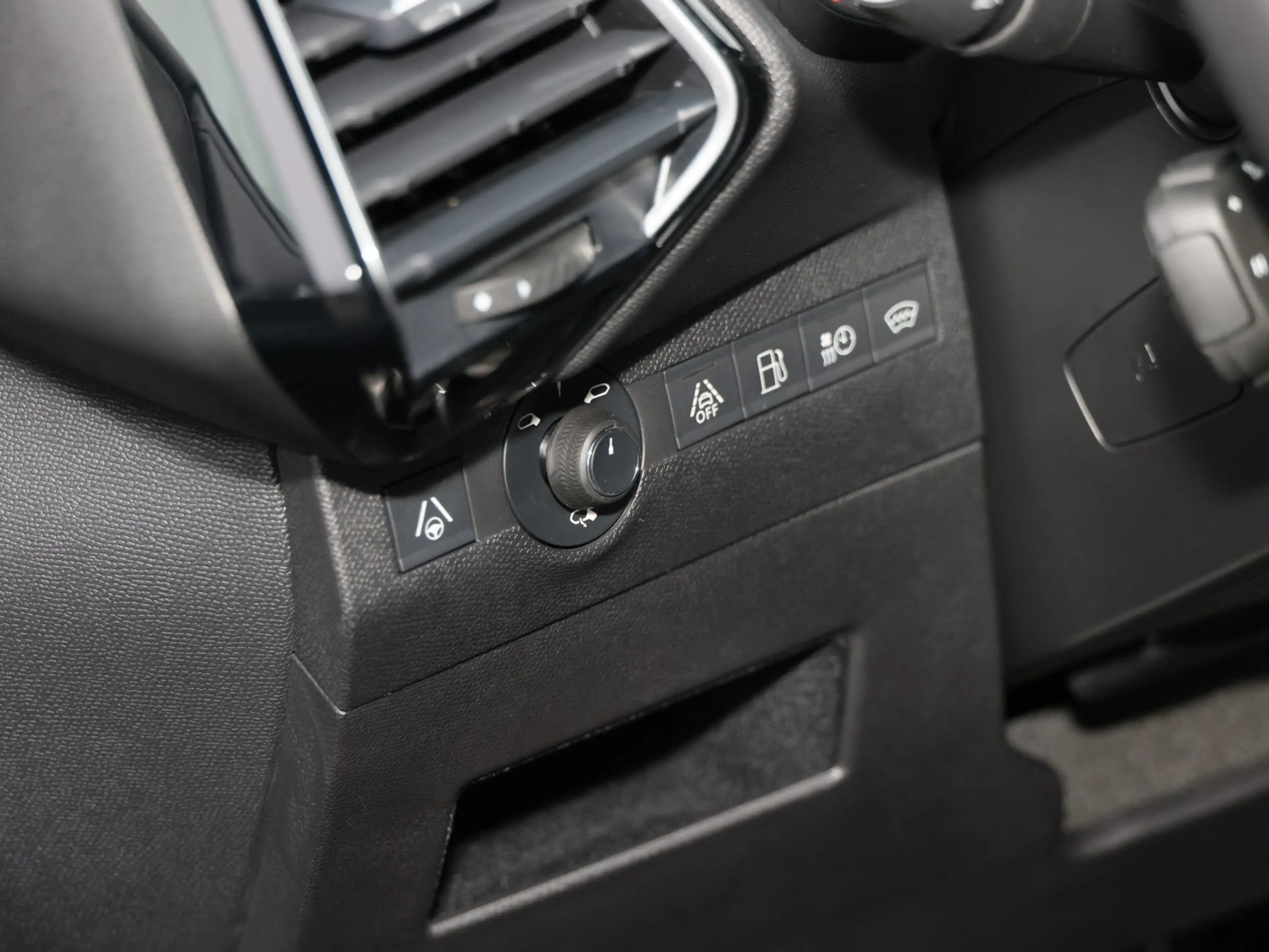 DS Automobiles DS 7 DS7 1.6 E-Tense 300 Rivoli Sitzh./ Massage/ AHK — photo 8
