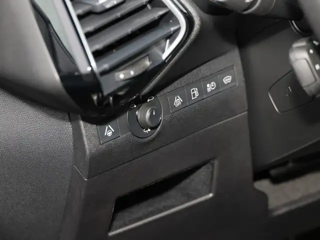 DS Automobiles DS 7 view 8