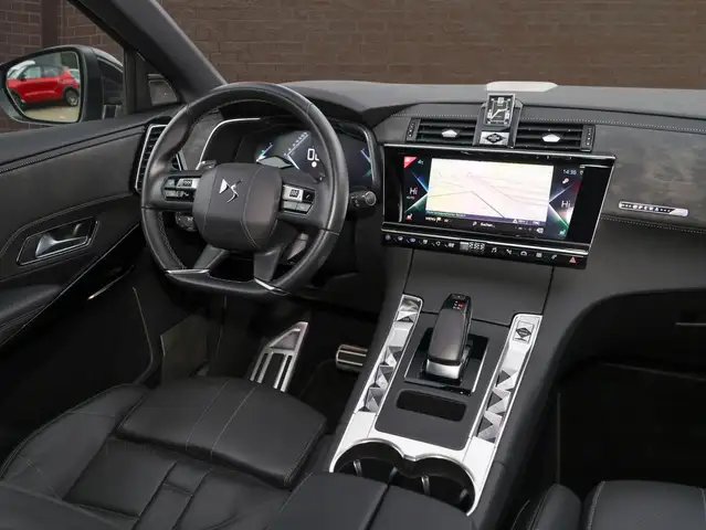DS Automobiles DS 7 view 14