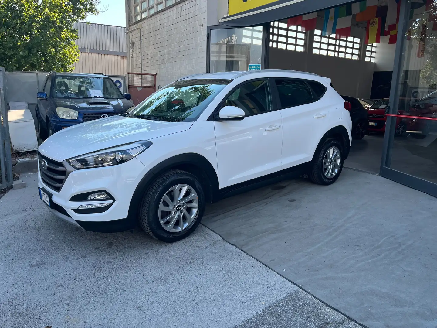 Hyundai TUCSON Tucson II 2015 1.7 crdi Comfort 2wd 115cv Bianco - 2