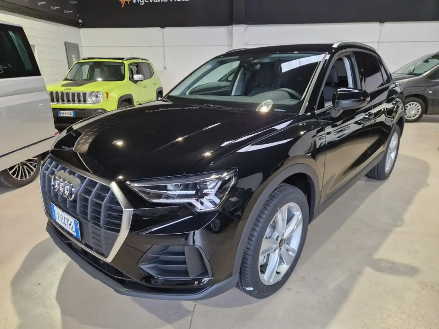 Audi Q3 45 TFSI quattro S tronic Business Noir - 2
