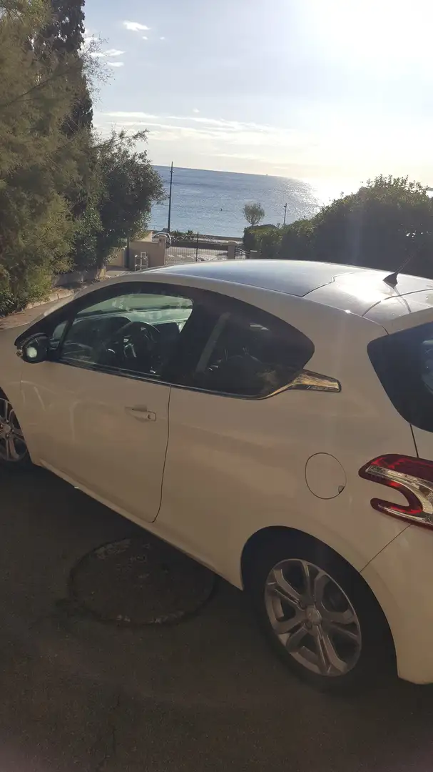 Peugeot 208 208 Allure 1,4 VTi 95 Allure Weiß - 2