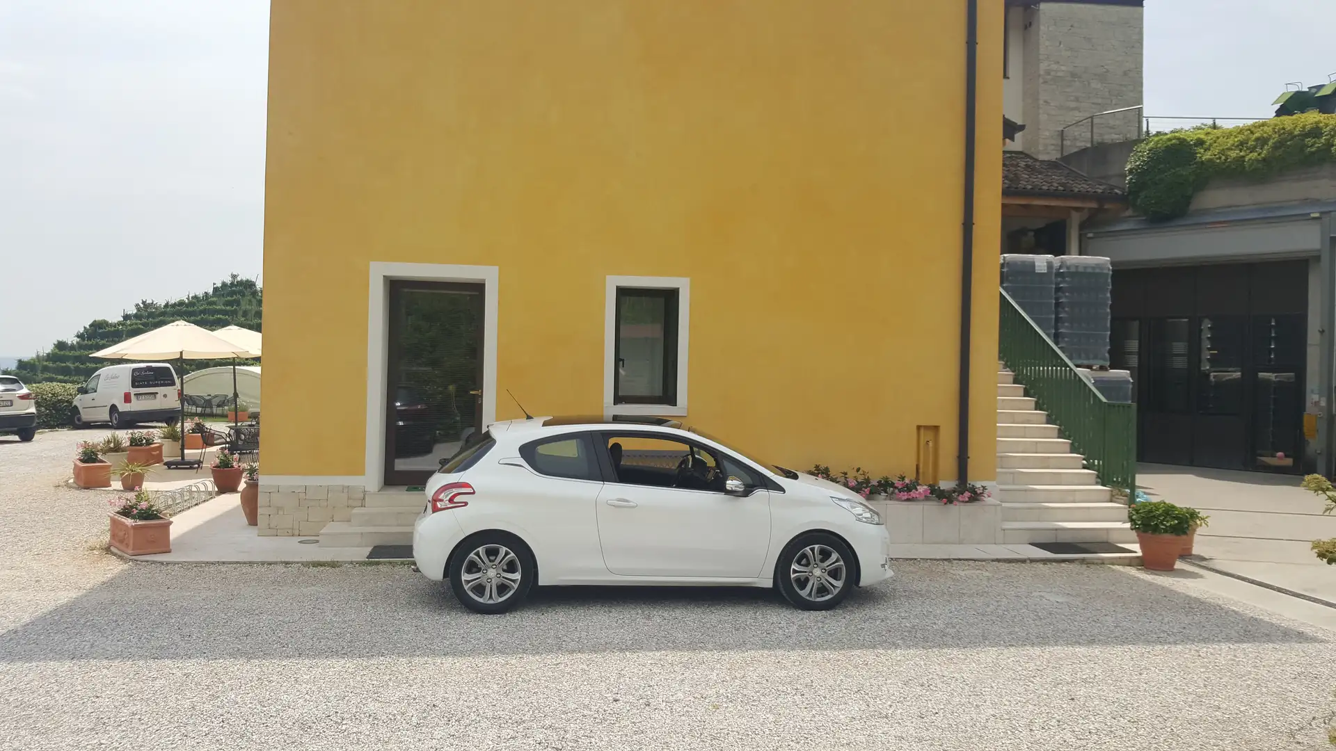 Peugeot 208 208 Allure 1,4 VTi 95 Allure Weiß - 1