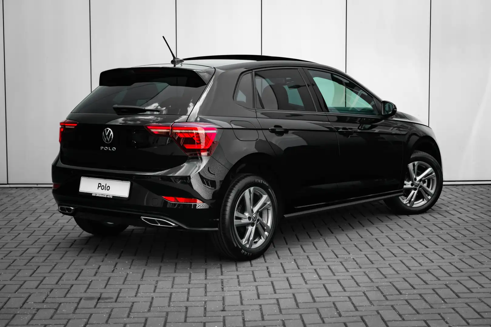 Volkswagen Polo R-Line Business Inclusief €2000,- inruilvoordeel | Zwart - 2