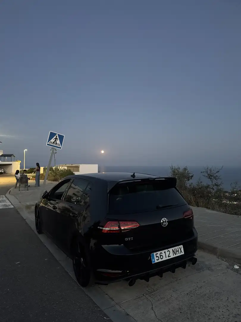 Volkswagen Golf GTI 2.0 TSI Performance DSG 230 - 1