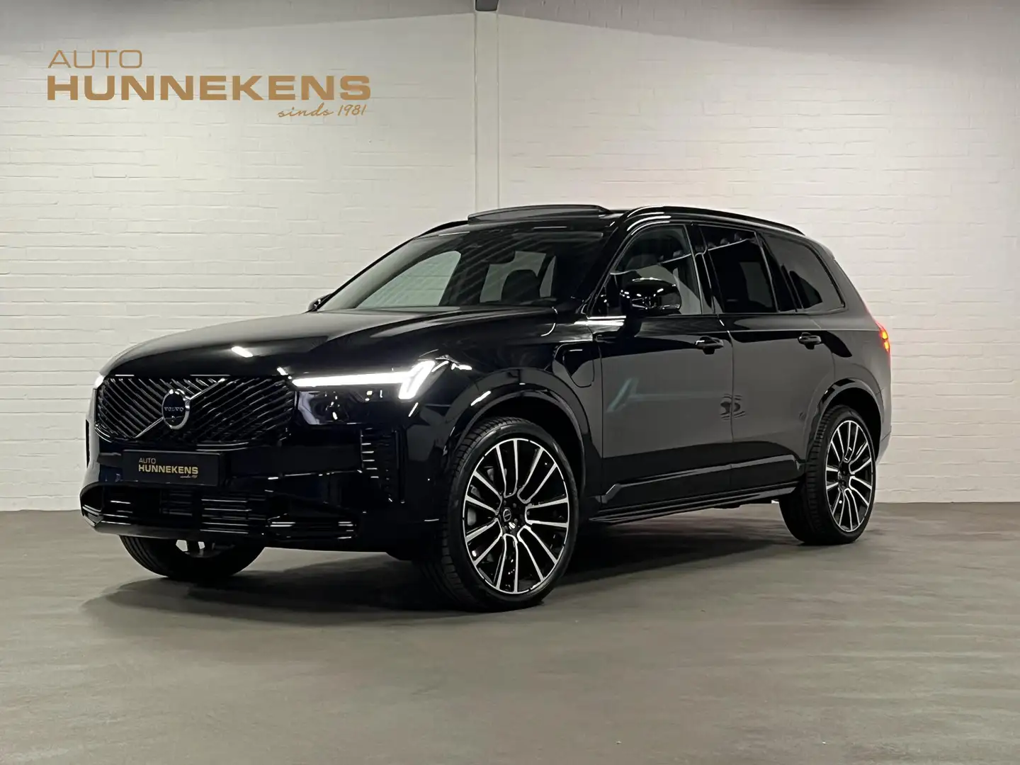 Volvo XC90 2.0 T8 Plug-in hybrid Plus Dark *Facelift* | Lucht Zwart - 2