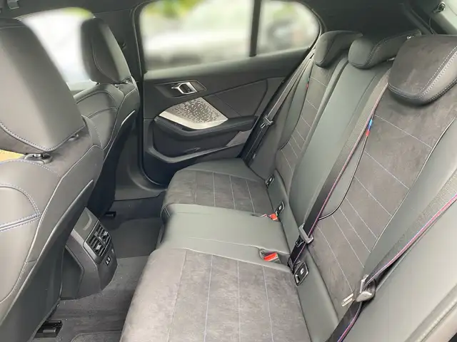 BMW 1 Series view 11