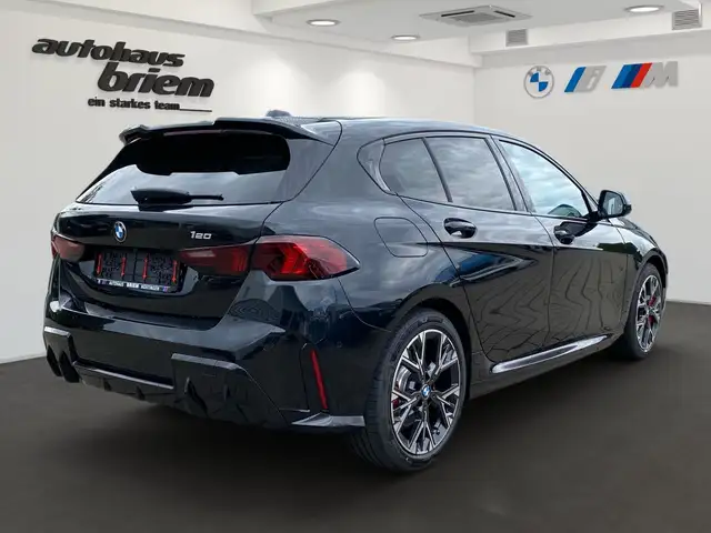 BMW 1 Series view 3