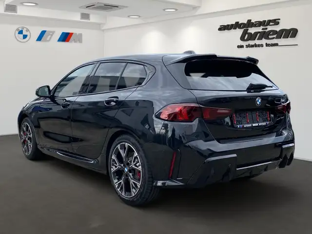 BMW 1 Series view 4