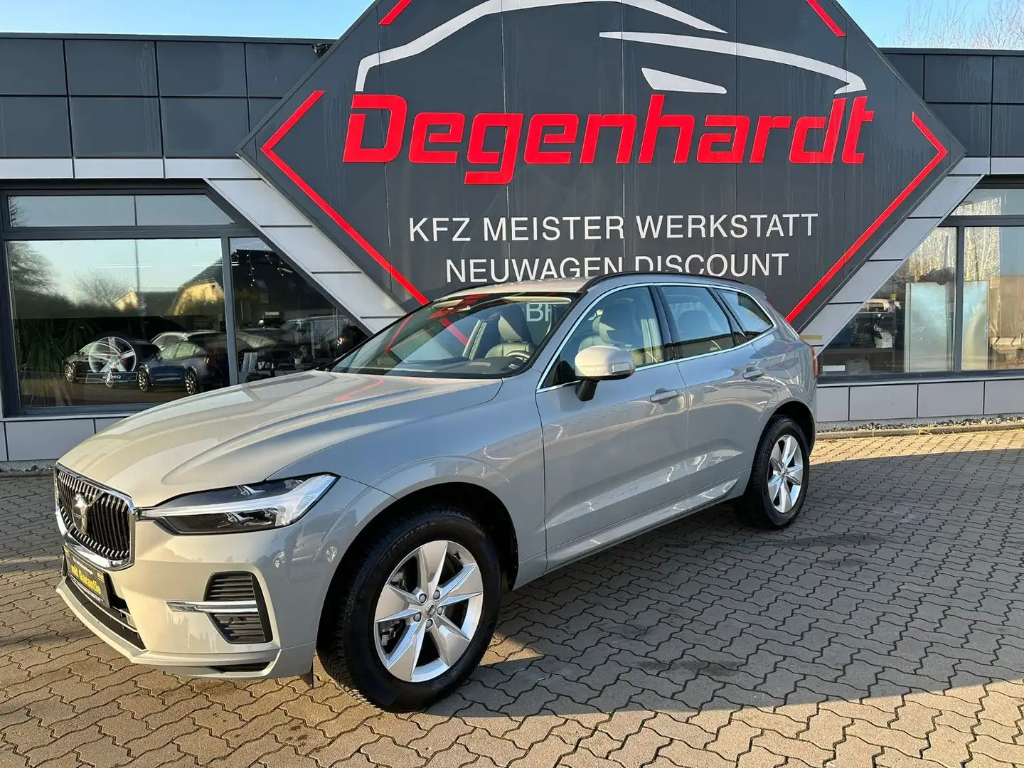 Volvo XC60 Core 2WD LED LEDER KAMERA Grau - 1