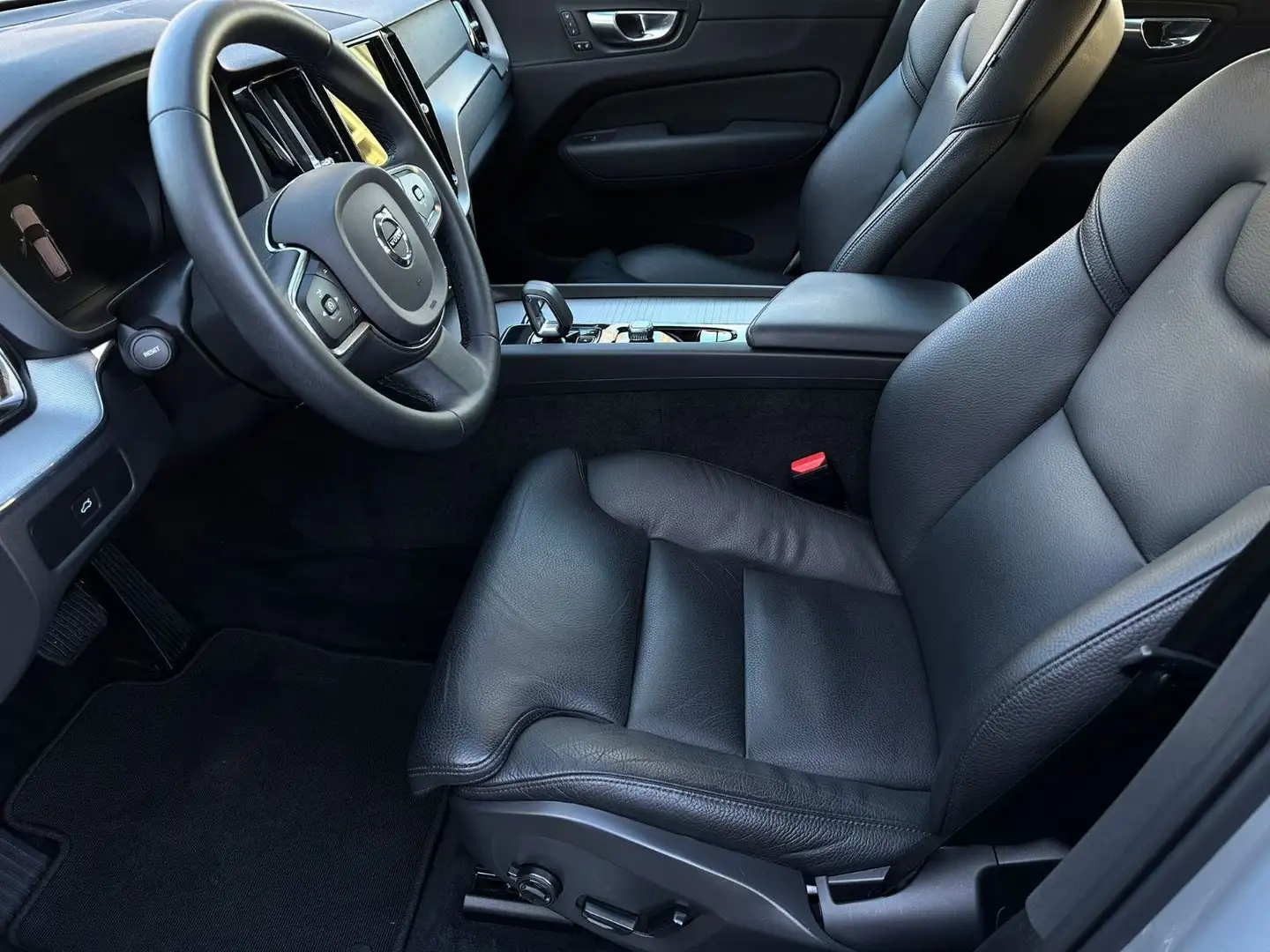 Volvo XC60 Core 2WD LED LEDER KAMERA Grau - 2