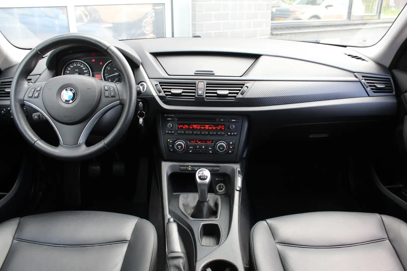 BMW X1 sDrive18i Executive / Leer / Stoelverwarming / N.A Bruin - 2