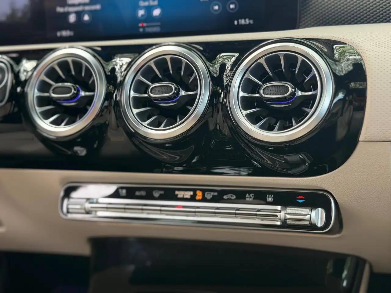 Mercedes-Benz CLA 250 e PHEV AMG Line-Cuir Blanc-Toit Pano- Automatique, миниатюра 24