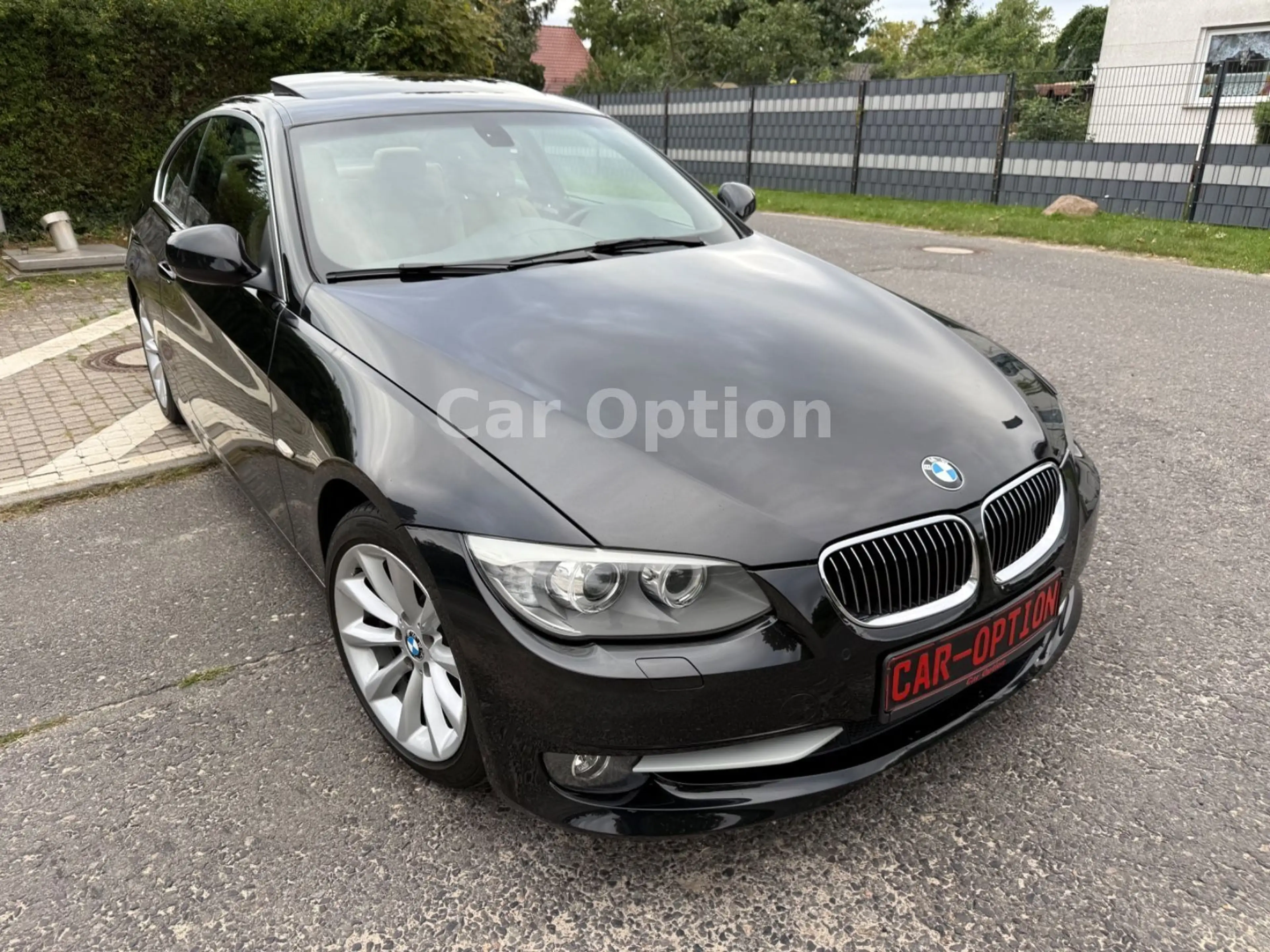 BMW 325 i Coupe/Automatik/Leder/Glasdach/Navi — photo 2