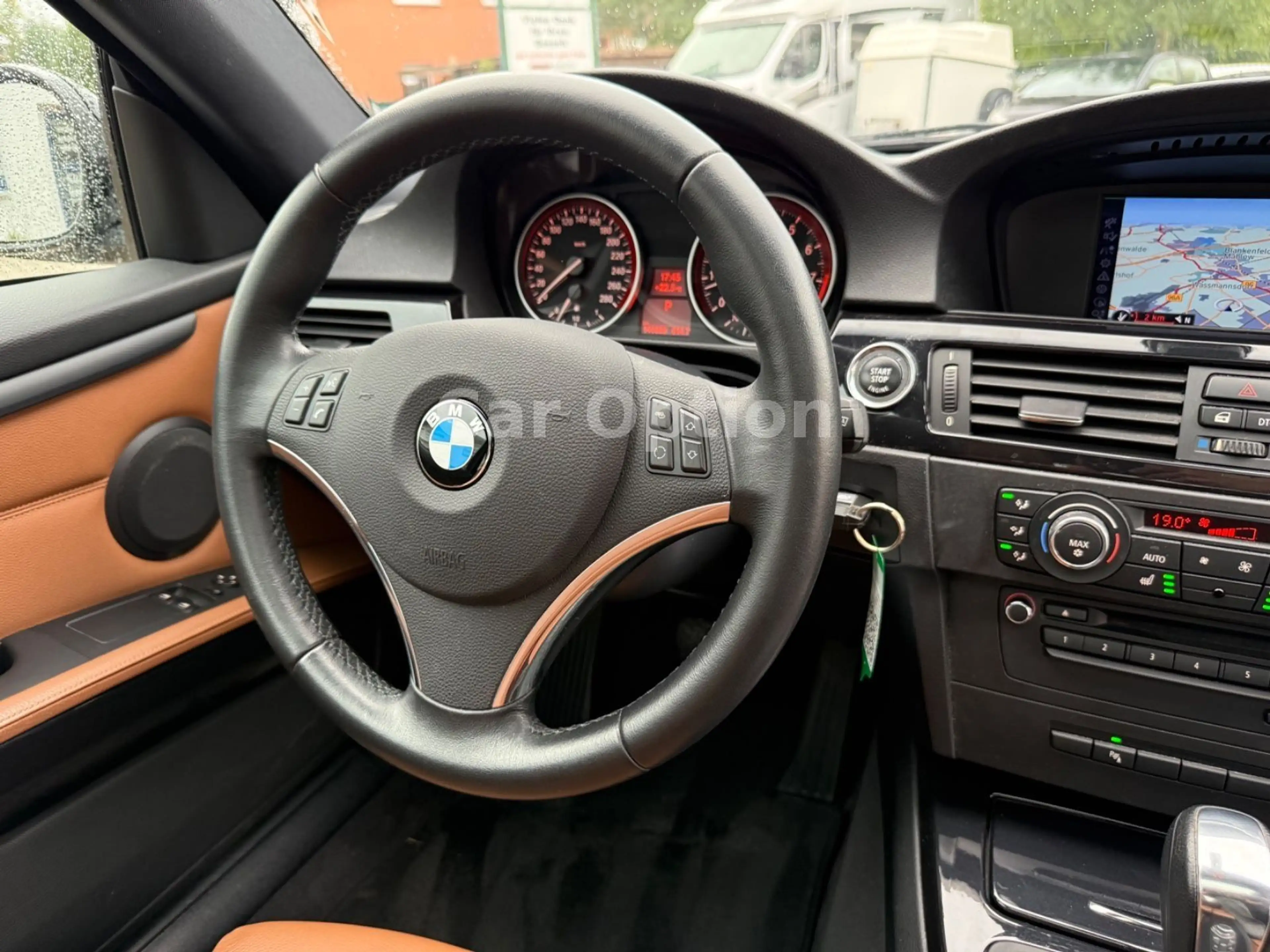 BMW 325 i Coupe/Automatik/Leder/Glasdach/Navi — photo 11