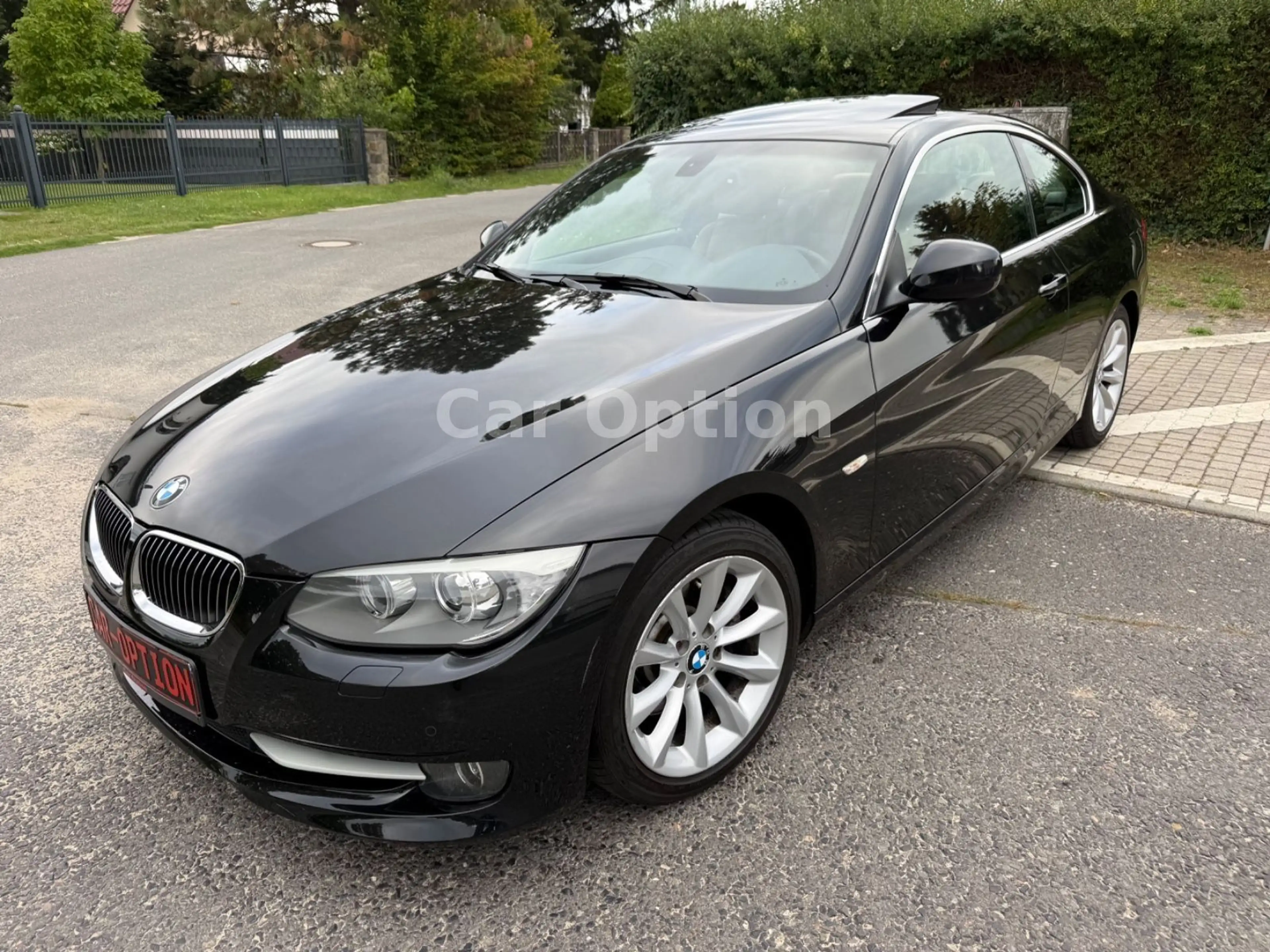 BMW 325 i Coupe/Automatik/Leder/Glasdach/Navi
