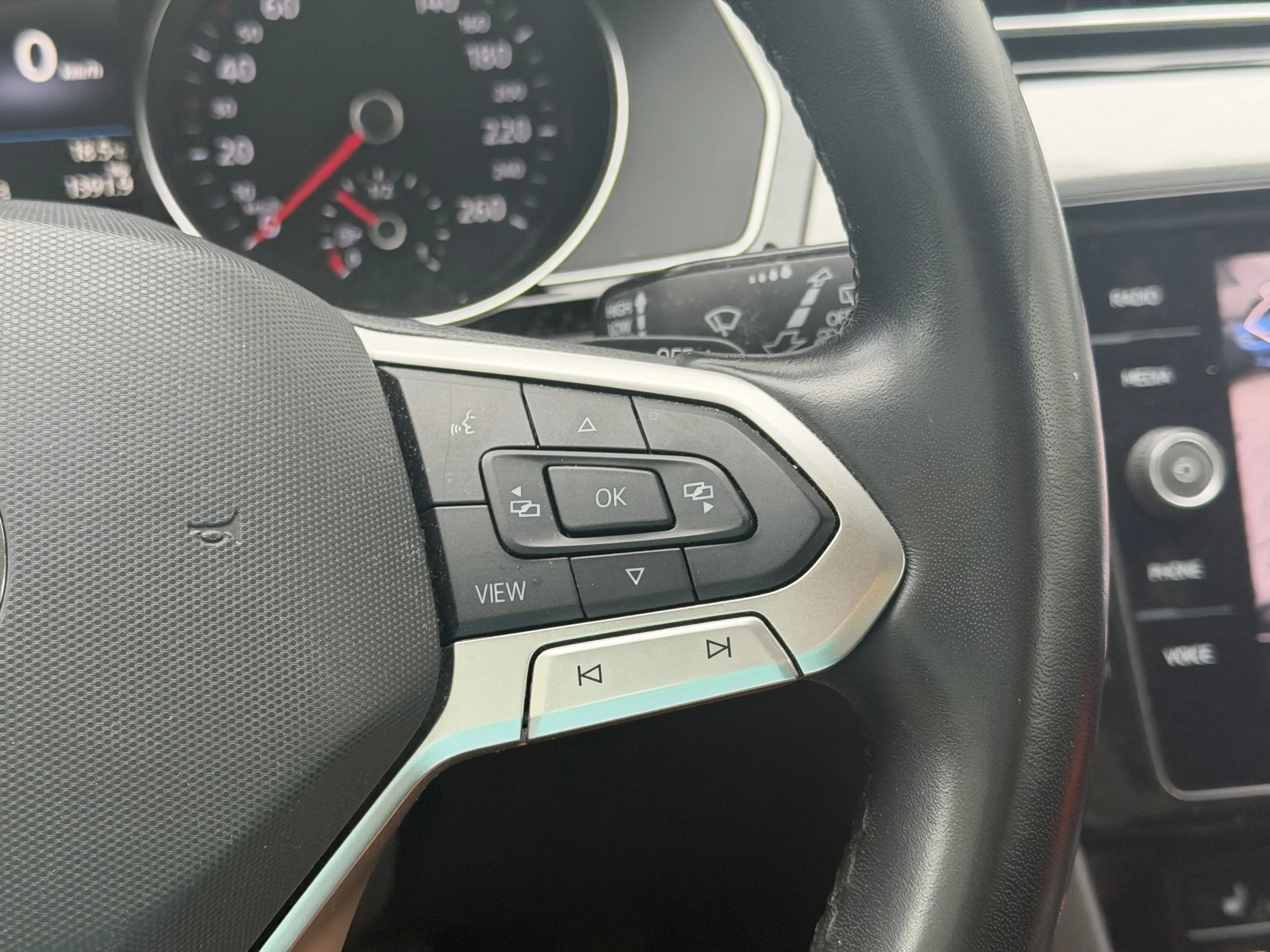 Volkswagen Passat Variant 2.0 TDI SCR DSG Business | ACC — photo 10