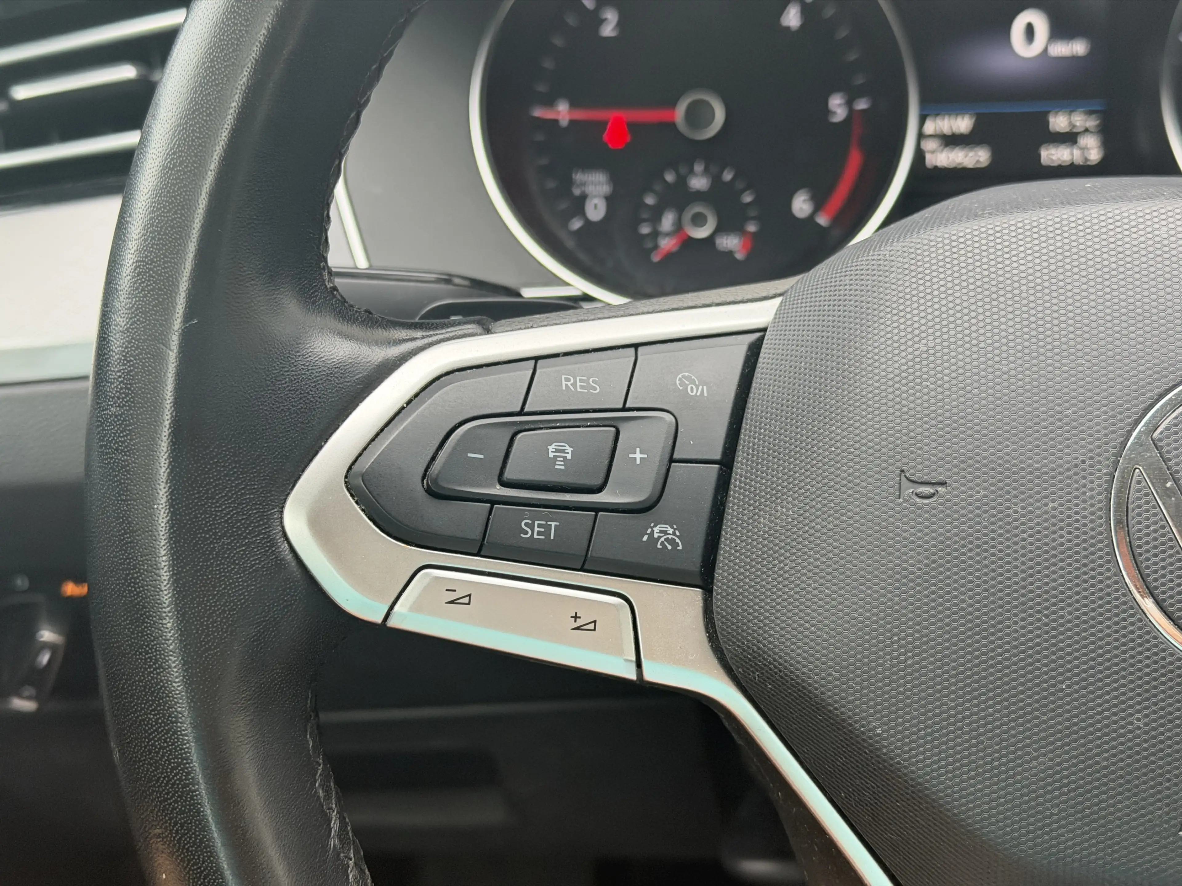 Volkswagen Passat Variant 2.0 TDI SCR DSG Business | ACC — photo 9