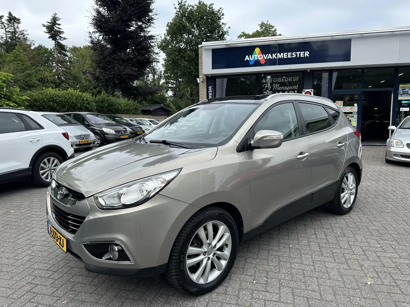 Hyundai iX35 2.0i Automaat 4WD i-Catcher Leder|Navi|Panorama|Ca Grijs - 2