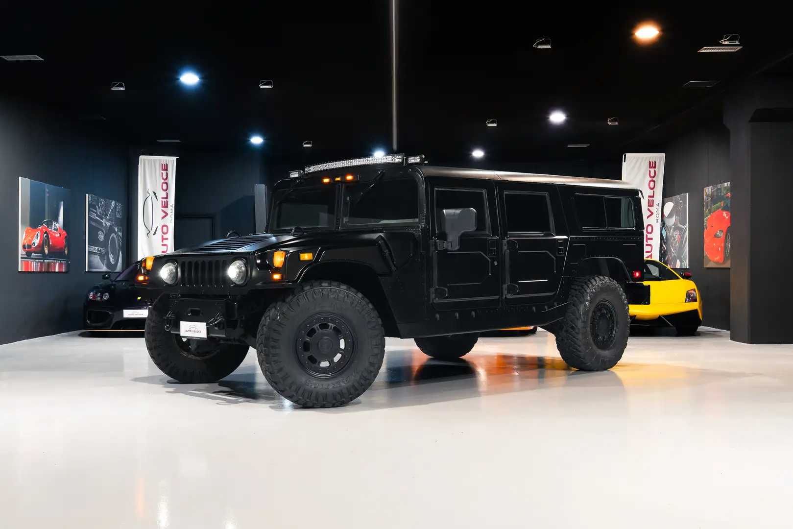 HUMMER H1 Wagon Schwarz - 1