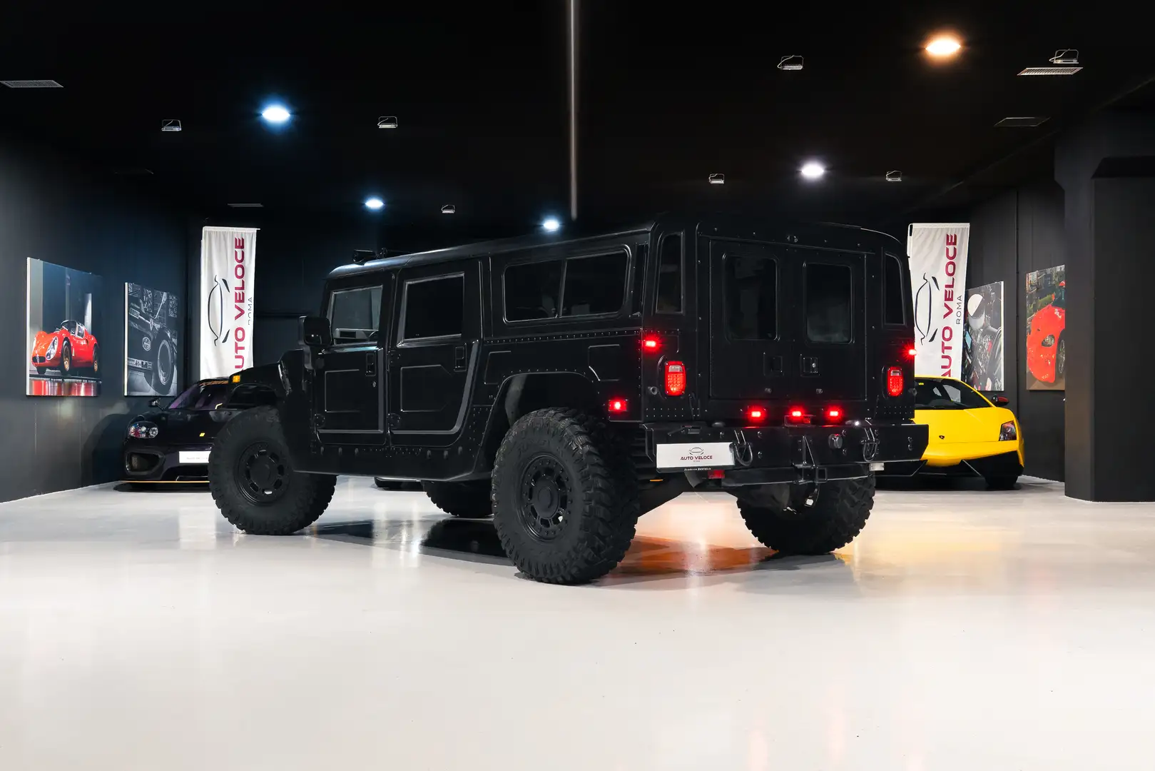 HUMMER H1 Wagon Schwarz - 2