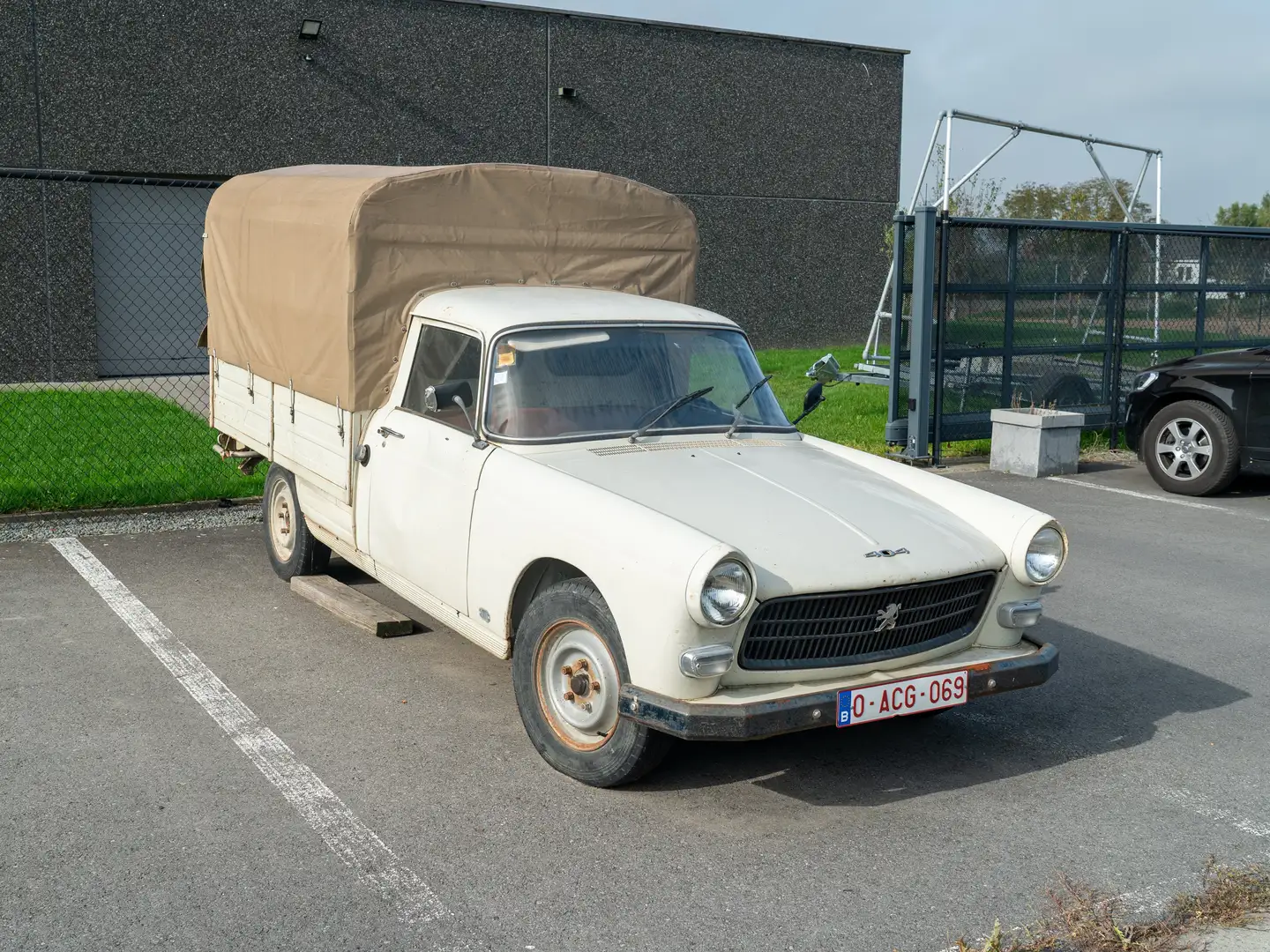 Peugeot 404 bijela - 2