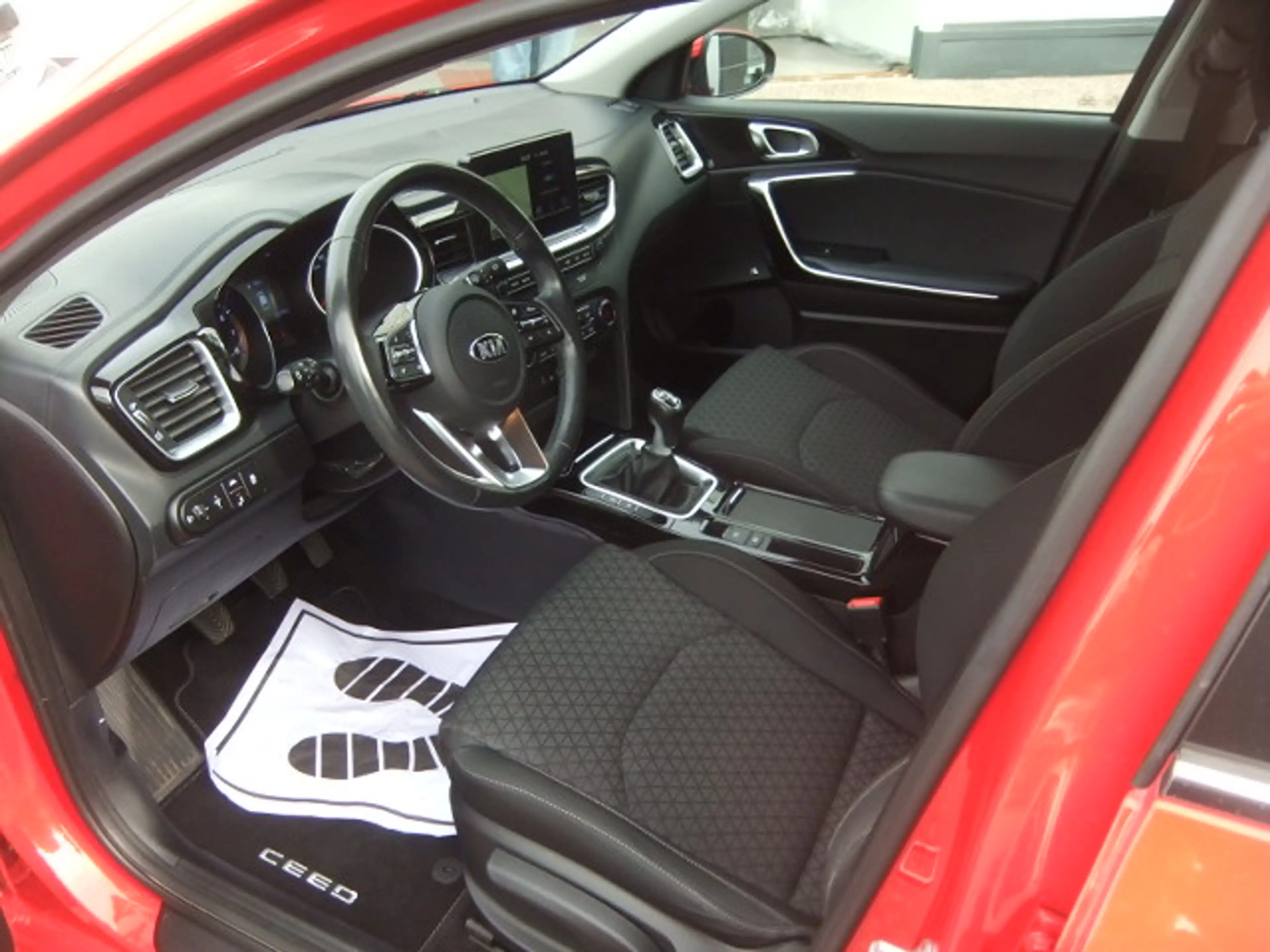 Kia Ceed / cee'd Ceed 1.4 T-GDI OPF Spirit — photo 8