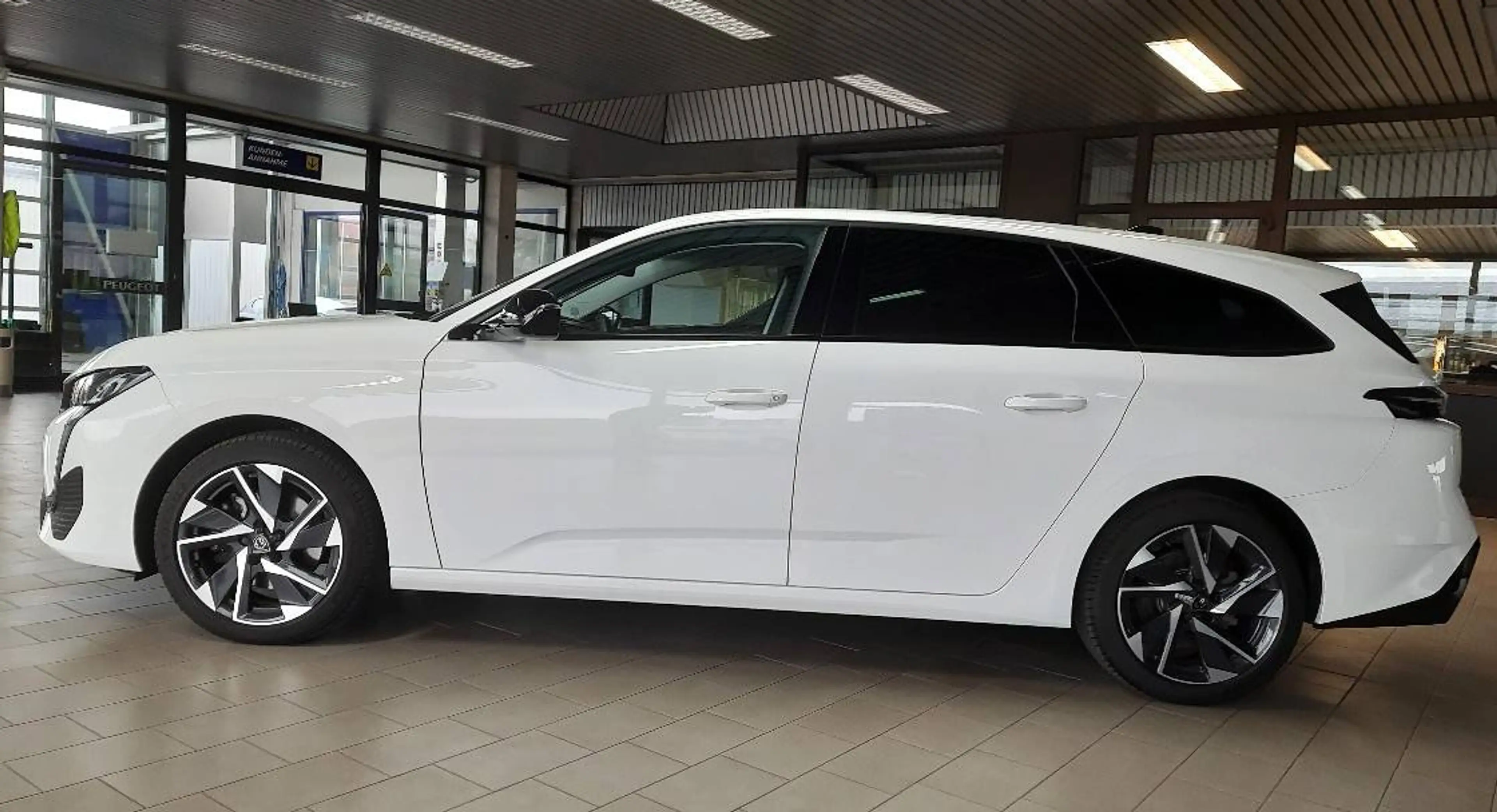 Peugeot 308 ALLURE PACK 130 EAT8 DAB Sitz/Scheibenheizg EPH/360Kamera v/h Navi AHK — photo 5