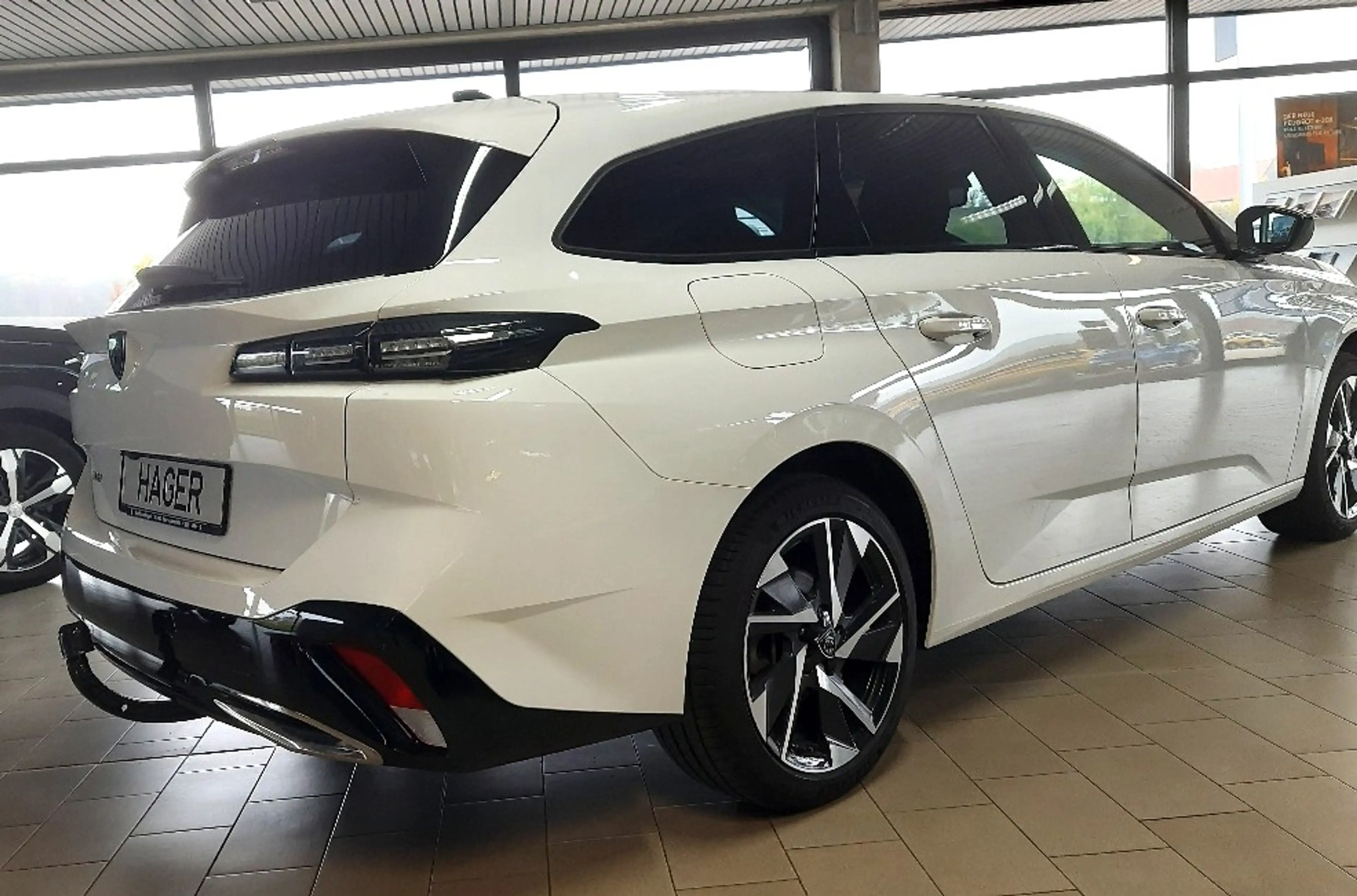 Peugeot 308 ALLURE PACK 130 EAT8 DAB Sitz/Scheibenheizg EPH/360Kamera v/h Navi AHK — photo 6